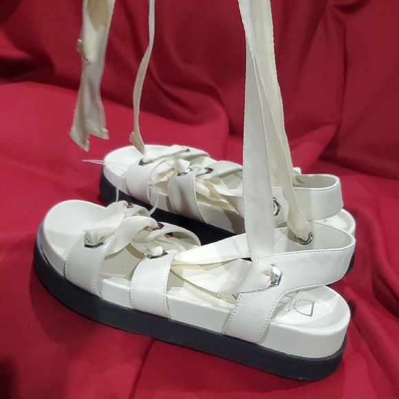 Delta Blayke White Sandals with Crisscross Straps and Dark Sole - Picture 9 of 11